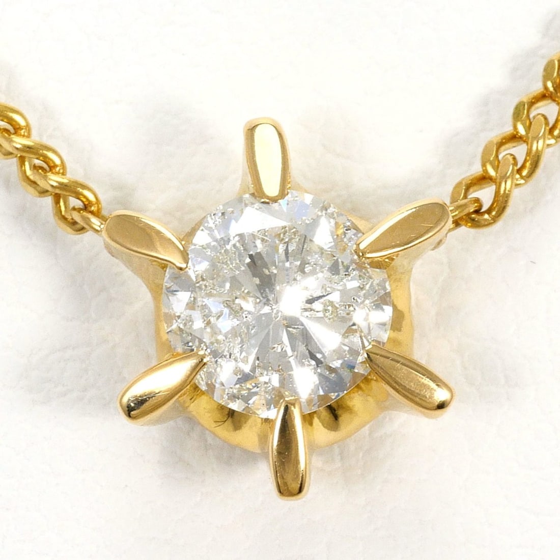 18K (18-karat) Yellow Gold Necklace with 0.816ct Diamond, Total Weight 5.6g, 41cm Length, Jewelry: --- Catalog ---Category: SizeWeight: 5.6g / 0.19oz.Pendant Size: 10mm x 11mm / 0.39'' x 0.43''Neck Circumference: 41 cm / 16.14''Category: DesignColor: Yellow goldMetal: GoldStone: DiamondGender: Wome
