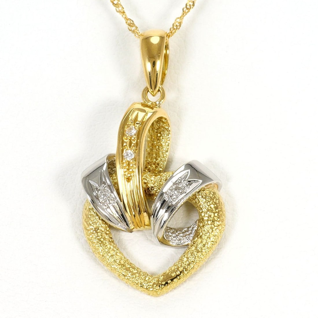 PT900 Platinum 18K Yellow Gold Necklace with 0.03ct Diamond, Total Weight 4.5g, 40cm Length, Jewelry: --- Catalog ---Category: SizeWeight: 4.5g / 0.15oz.Pendant Size: 29mm x 16mm / 1.14'' x 0.62''Neck Circumference: 40 cm / 15.74''Category: DesignColor: Platinum, Yellow goldMetal: Gold, PlatinumStone: