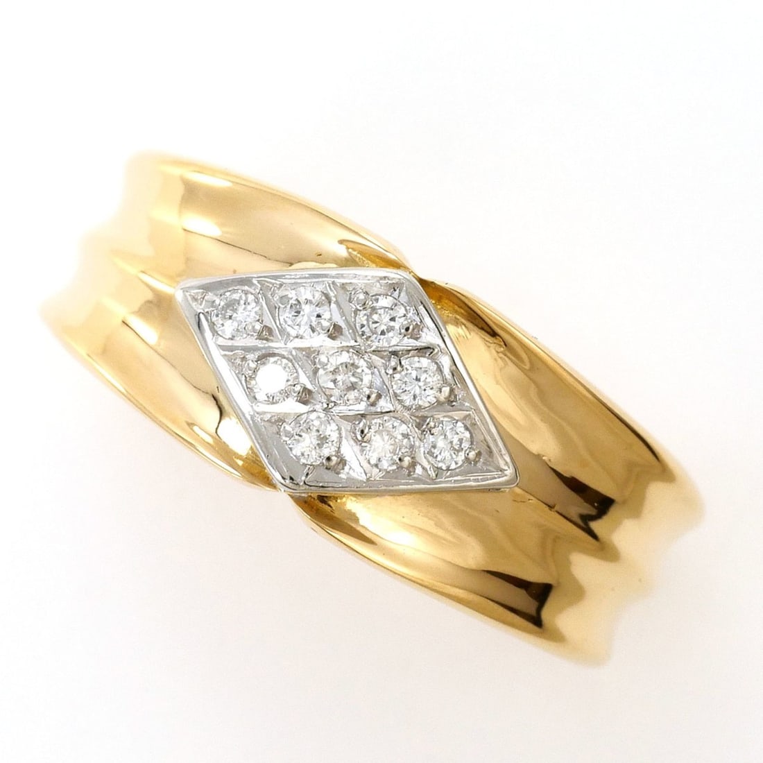 18K (18-karat) Yellow Gold Ring with 1 Diamond (carat weight not stamped), Total Weight 4.4g,: --- Catalog ---Category: SizeWidth: 7mm / 0.28''Weight: 4.4g / 0.15oz.JP Size: 12US Size: 6.5Category: DesignType: Band ringColor: White gold, Yellow goldMetal: Gold, White GoldStone: DiamondGender: W