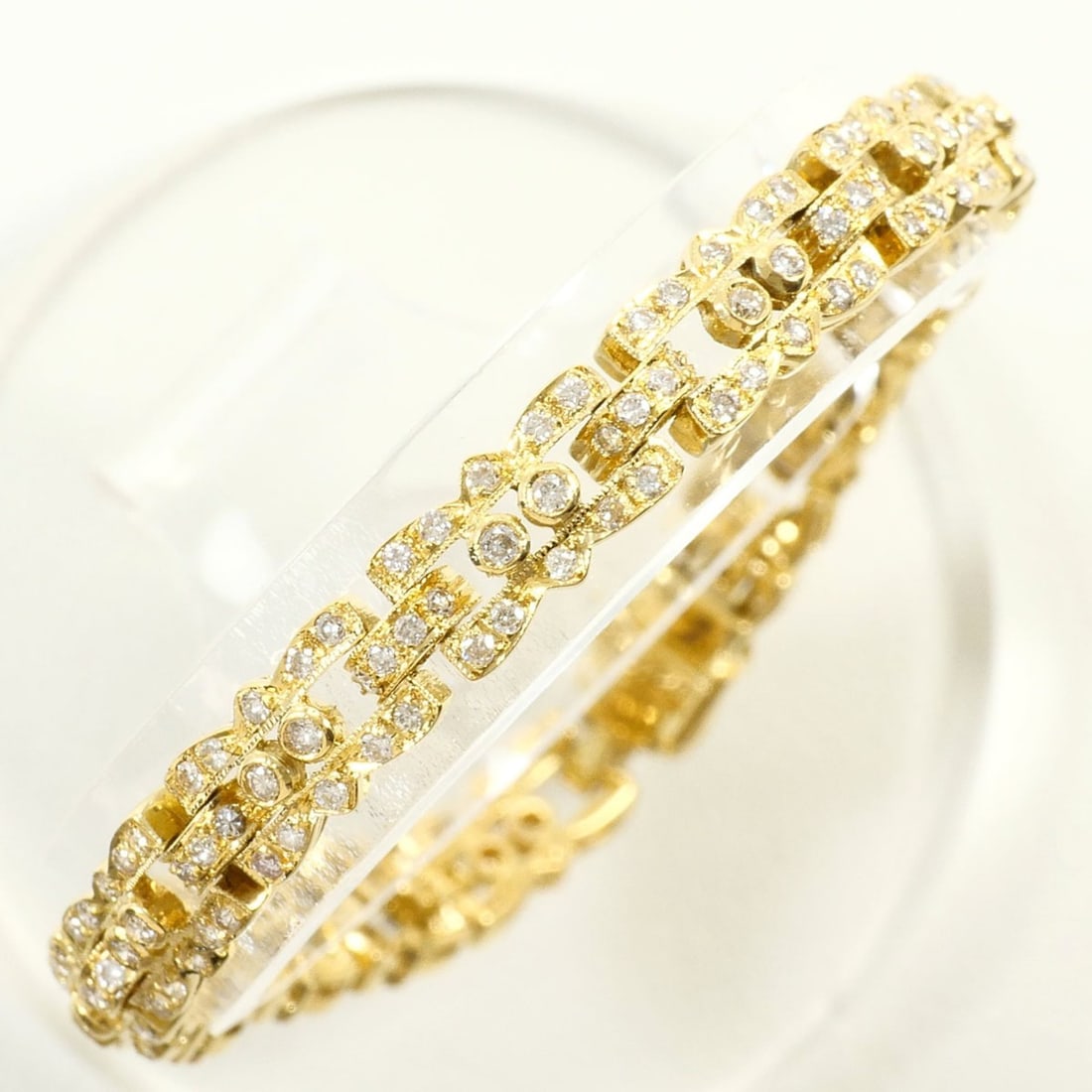 18K (18-karat) Yellow Gold Bracelet with 2.40ct Diamonds, Total Weight 16.2g, 18cm, Jewelry: --- Catalog ---Category: SizeLength: 18cm / 7.08''Weight: 16.2g / 0.57oz.Category: DesignType: Charm braceletColor: Yellow goldMetal: GoldStone: DiamondGender: WomenMaterial: Yellow gold (18K)Metal Pu