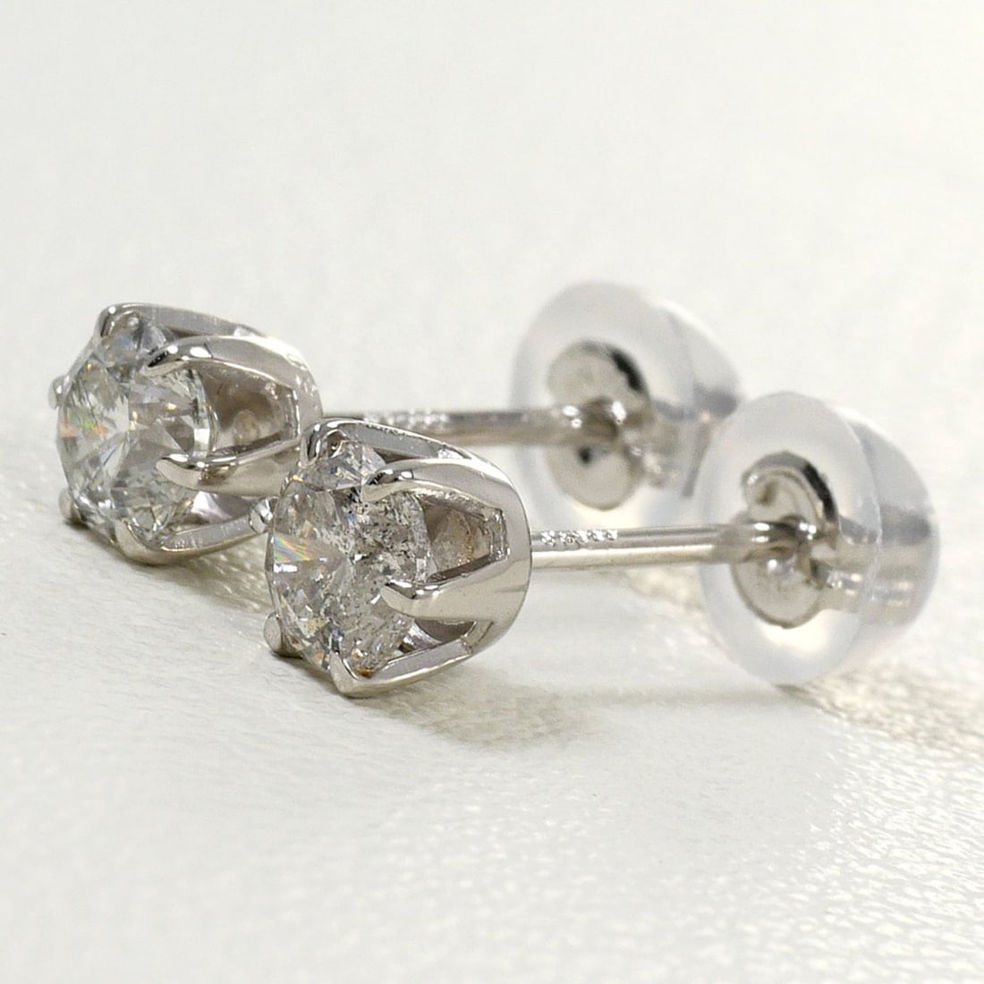 PT900 Platinum Earrings with 0.50ct Diamonds, Total Weight 0.6g, Jewelry: --- Catalog ---Category: SizeWeight: 0.6g / 0.02oz.Category: DesignType: Stud earringsColor: PlatinumMetal: PlatinumStone: DiamondGender: WomenMaterial: Platinum 900Weight (ct.): 0.50Category: General