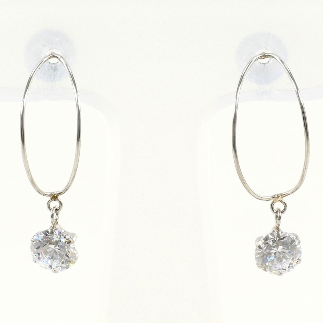 PT900 Platinum Earrings with Zirconia, Total Weight 1.1g, Jewelry: --- Catalog ---Category: SizeWeight: 1.1g / 0.03oz.Category: DesignType: Drop earringsColor: PlatinumMetal: PlatinumStone: Cubic zirconiaGender: WomenMaterial: Platinum 900Category: GeneralBrand: Unbr