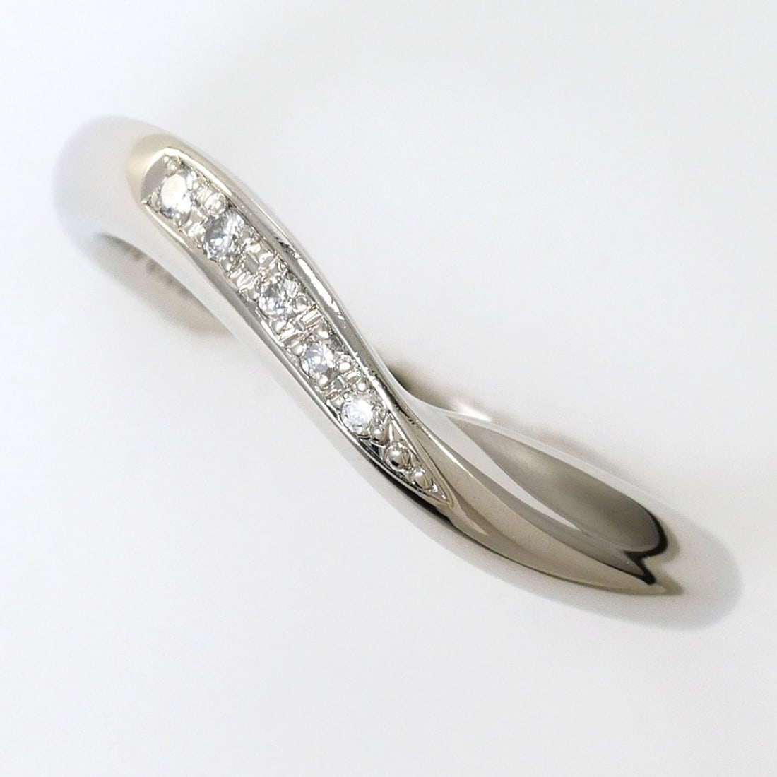 PT950 Platinum Ring with 0.02ct Diamond, Total Weight 4.3g, Jewelry: --- Catalog ---Category: SizeWidth: 2mm / 0.08''Weight: 4.3g / 0.15oz.JP Size: 5.5US Size: 3.5Category: DesignType: Band ringColor: PlatinumMetal: PlatinumStone: DiamondGender: WomenMaterial: Platinum