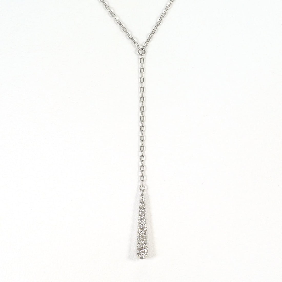 PT900 Platinum Necklace with 0.15ct Diamond, Total Weight 2.1g, 45cm, Jewelry: --- Catalog ---Category: SizeWeight: 2.1g / 0.07oz.Pendant Size: 45mm x 2mm / 1.77'' x 0.07''Neck Circumference: 45 cm / 17.71''Category: DesignColor: PlatinumMetal: PlatinumStone: DiamondGender: Wome