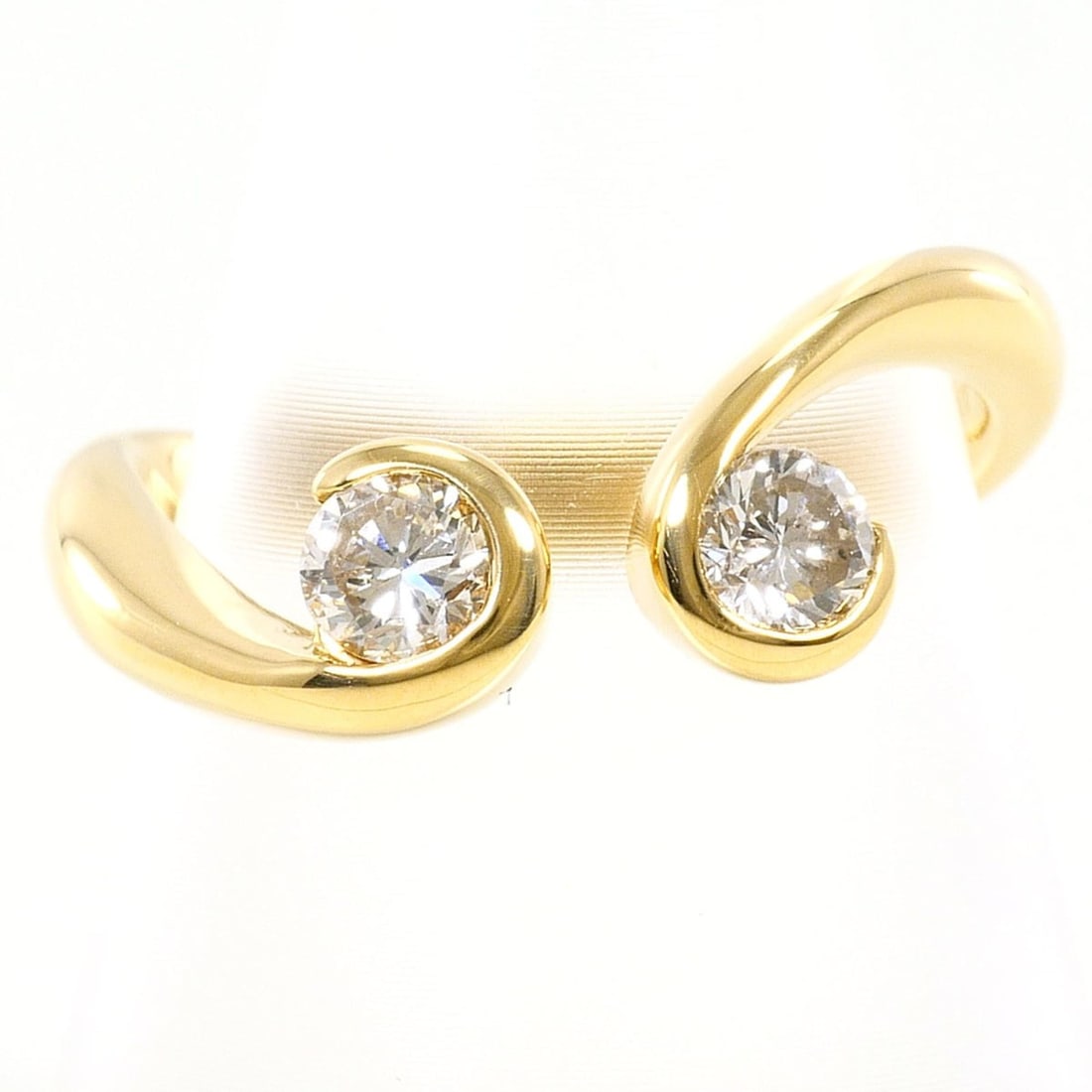 18K (18-karat) Yellow Gold Ring with 0.40ct Diamond, Certificate of Authenticity, Total Weight 5.0g,: --- Catalog ---Category: SizeWidth: 8mm / 0.31''Weight: 5g / 0.17oz.JP Size: 12US Size: 6.5Category: DesignType: Band ringColor: Yellow goldMetal: GoldStone: DiamondGender: WomenMaterial: Yellow gold 