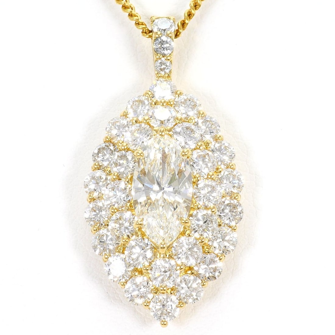 18K (18-karat) Yellow Gold Necklace with Diamonds (1.441ct and 2.74ct), Certificate of Authenticity,: --- Catalog ---Category: SizeWeight: 9.6g / 0.33oz.Pendant Size: 31mm x 16mm / 1.22'' x 0.62''Neck Circumference: 40 cm / 15.74''Category: DesignColor: Yellow goldMetal: GoldStone: DiamondGender: Wome