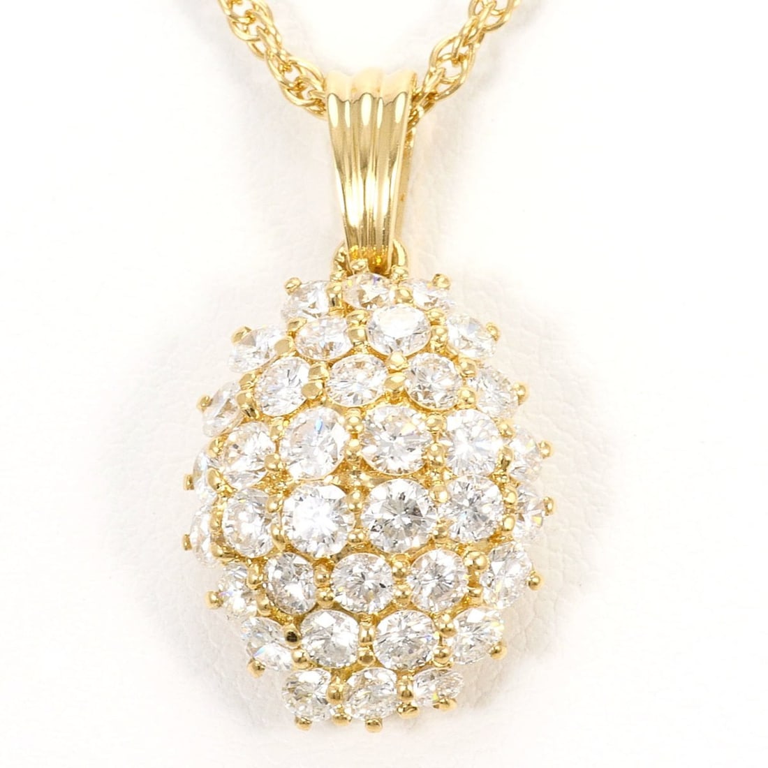 18K (18-karat) Yellow Gold Necklace with 2.04ct Diamond, Certificate of Authenticity, Total Weight: --- Catalog ---Category: SizeWeight: 7g / 0.24oz.Pendant Size: 25mm x 14mm / 0.98'' x 0.55''Neck Circumference: 40 cm / 15.74''Category: DesignColor: Yellow goldMetal: GoldStone: DiamondGender: WomenM