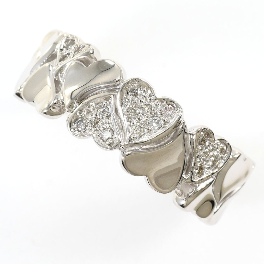 18K (18-karat white gold) ring with 1 diamond (carat mark not stamped), includes appraisal: --- Catalog ---Category: SizeWidth: 7mm / 0.28''Weight: 6g / 0.21oz.JP Size: 13.5US Size: 6.5Category: DesignType: Band ringColor: White goldMetal: White GoldStone: DiamondGender: WomenMaterial: White