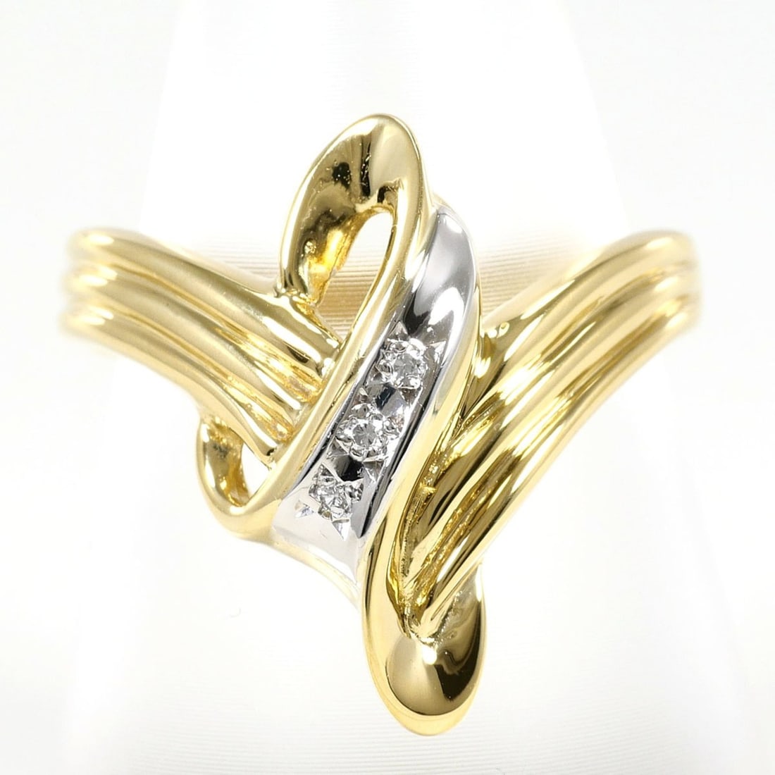 PT900 Platinum 18K Yellow Gold Ring with 0.03ct Diamond, Certificate of Authenticity, Total Weight: --- Catalog ---Category: SizeWidth: 18mm / 0.71''Weight: 4g / 0.14oz.JP Size: 13US Size: 6.5Category: DesignType: Band ringColor: Platinum, Yellow goldMetal: Gold, PlatinumStone: DiamondGender: WomenM