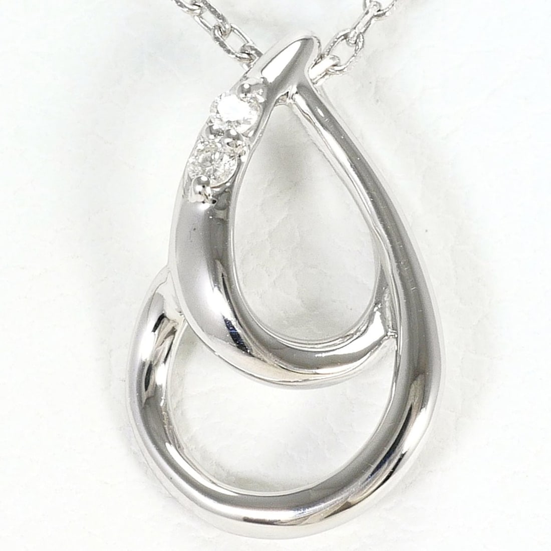 K10 10K WG White Gold Necklace with Diamond (carat weight not stamped), Total Weight 1.5g, 40cm,: --- Catalog ---Category: SizeWeight: 1.5g / 0.05oz.Pendant Size: 13mm x 8mm / 0.51'' x 0.31''Neck Circumference: 40 cm / 15.74''Category: DesignColor: White goldMetal: White GoldStone: DiamondGender: 