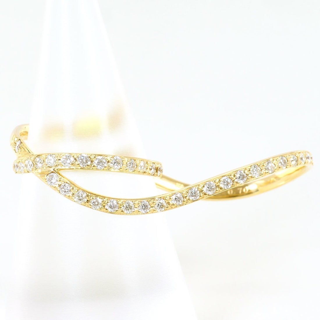 18K (18-karat) Yellow Gold Ring with 0.70ct Diamond, Certificate of Authenticity, Total Weight 4.7g,: --- Catalog ---Category: SizeWidth: 12mm / 0.47''Weight: 4.7g / 0.16oz.JP Size: 20US Size: 10Category: DesignType: Band ringColor: Yellow goldMetal: GoldStone: DiamondGender: Women,MenMaterial: Yellow