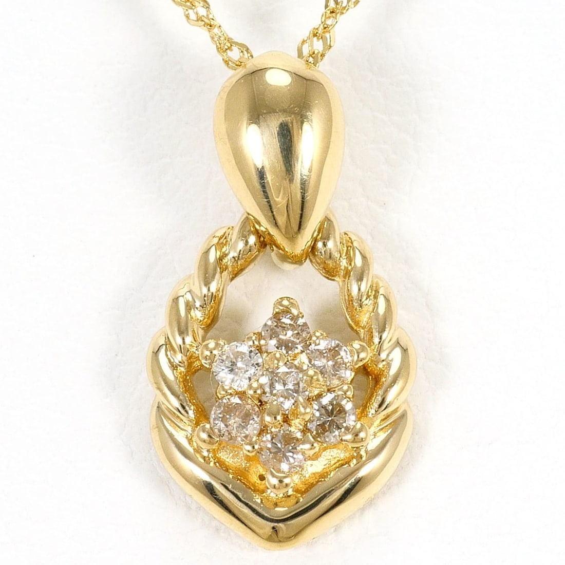 18K (18-karat) Yellow Gold Necklace with 0.10ct Diamond, Total Weight 1.6g, 41cm Length, Jewelry: --- Catalog ---Category: SizeWeight: 1.6g / 0.05oz.Pendant Size: 14mm x 8mm / 0.55'' x 0.31''Neck Circumference: 41 cm / 16.14''Category: DesignColor: Yellow goldMetal: GoldStone: DiamondGender: Women