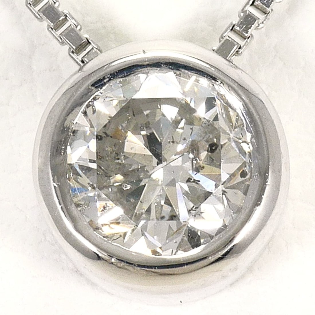PT900 Platinum / PT850 Necklace with 1.016ct Diamond, Certificate of Authenticity, Total Weight: --- Catalog ---Category: SizeWeight: 4.2g / 0.14oz.Pendant Size: 7mm x 7mm / 0.27'' x 0.27''Neck Circumference: 40 cm / 15.74''Category: DesignColor: PlatinumStone: DiamondGender: WomenMaterial: Plati