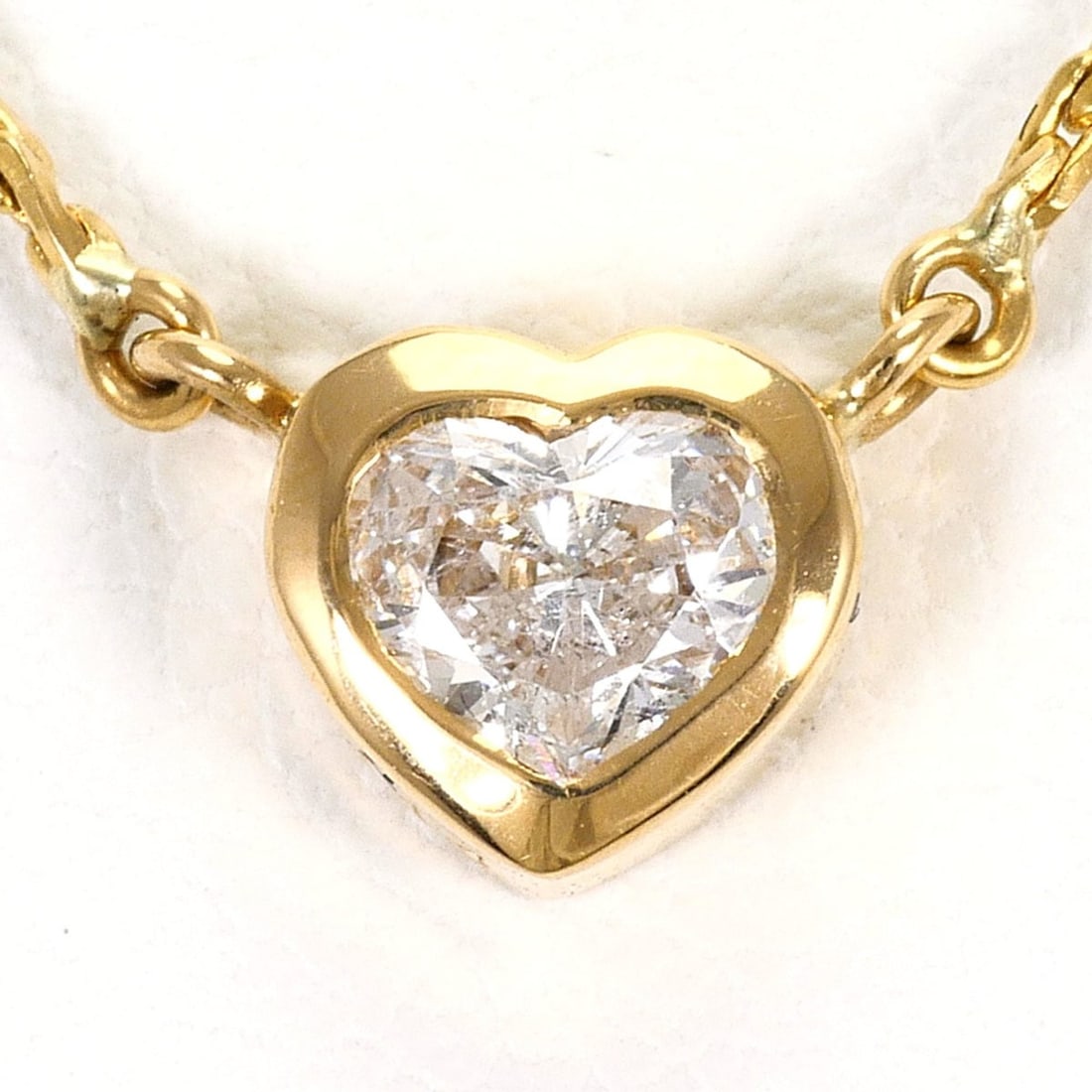 18K (18-karat) Yellow Gold Necklace with 0.244ct Diamond, Certificate of Authenticity, Total Weight: --- Catalog ---Category: SizeWeight: 3g / 0.1oz.Pendant Size: 6mm x 6mm / 0.23'' x 0.23''Neck Circumference: 41 cm / 16.14''Category: DesignColor: Yellow goldMetal: GoldStone: DiamondGender: WomenMate