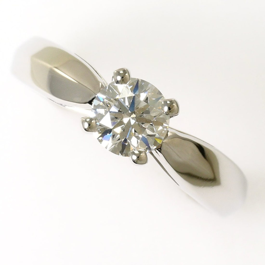 PT900 Platinum Ring with 0.503ct Diamond (VS2 clarity), Certified, Total Weight 5.1g, Jewelry: --- Catalog ---Category: SizeWidth: 5mm / 0.2''Weight: 5.1g / 0.17oz.JP Size: 10US Size: 5.5Category: DesignType: Band ringColor: PlatinumMetal: PlatinumStone: DiamondGender: WomenMaterial: Platinum 9