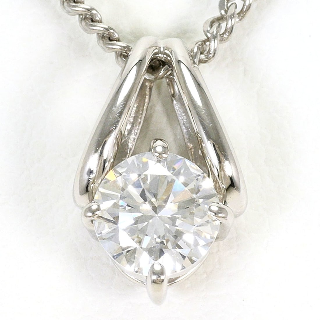 PT900 Platinum / PT850 Necklace with 0.45ct Diamond (VS1 clarity, certified), Total Weight 4.7g,: --- Catalog ---Category: SizeWeight: 4.7g / 0.16oz.Pendant Size: 11mm x 7mm / 0.43'' x 0.27''Neck Circumference: 40 cm / 15.74''Category: DesignColor: PlatinumMetal: PlatinumStone: DiamondGender: Wome