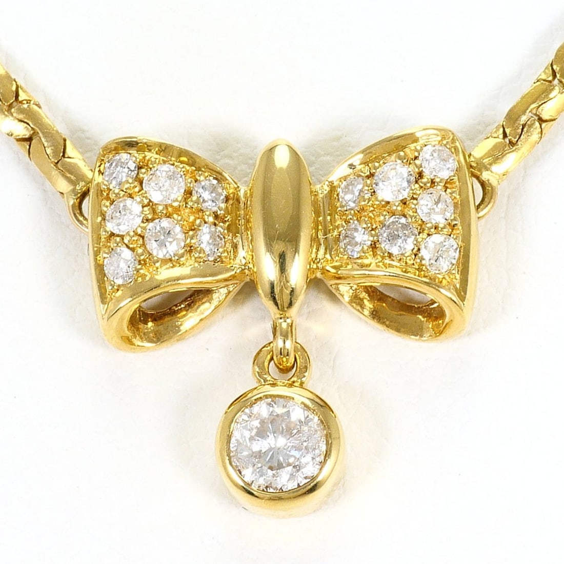 18K (18-karat) Yellow Gold Necklace with 0.36ct Diamond, Certificate of Authenticity, Total Weight: --- Catalog ---Category: SizeWeight: 5.9g / 0.2oz.Pendant Size: 14mm x 15mm / 0.55'' x 0.59''Neck Circumference: 42 cm / 16.53''Category: DesignColor: Yellow goldMetal: GoldStone: DiamondGender: Women