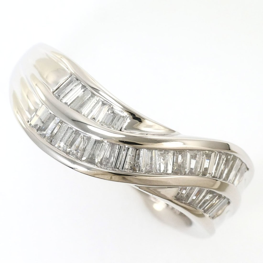 PT900 Platinum Ring, 1 Diamond (0.70ct), with Appraisal Certificate, Total Weight 7.9g, Jewelry: --- Catalog ---Category: SizeWidth: 7mm / 0.28''Weight: 7.9g / 0.27oz.JP Size: 12US Size: 6.5Category: DesignType: Band ringColor: PlatinumMetal: PlatinumGender: WomenMaterial: Platinum 900Category: G