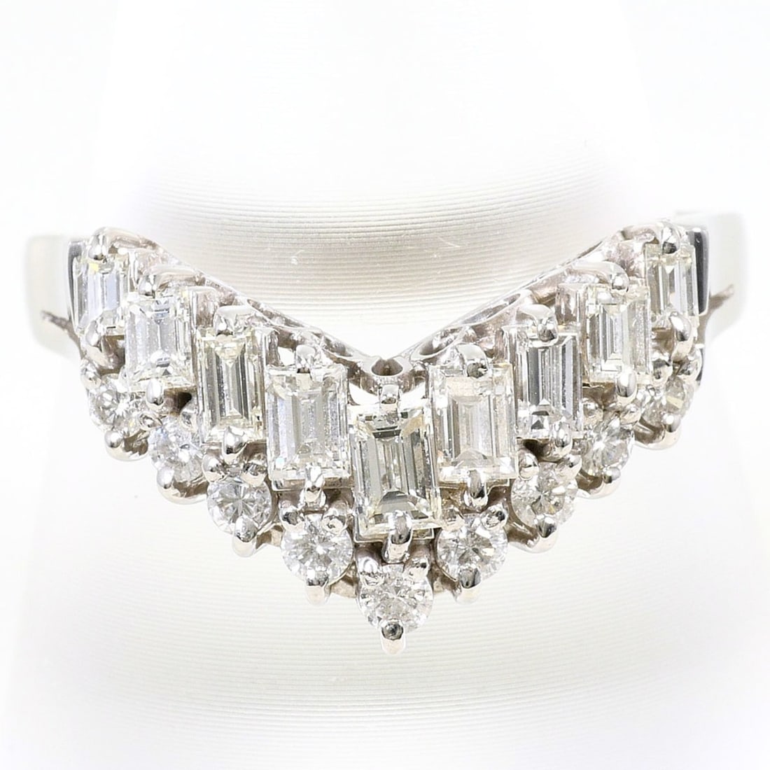 PT900 Platinum Ring, 1 Diamond (1.00ct), with Appraisal Certificate, Total Weight 6.1g, Jewelry: --- Catalog ---Category: SizeWidth: 12mm / 0.47''Weight: 6.1g / 0.21oz.JP Size: 18US Size: 9Category: DesignType: Band ringColor: PlatinumMetal: PlatinumStone: DiamondGender: WomenMaterial: Platinum 9