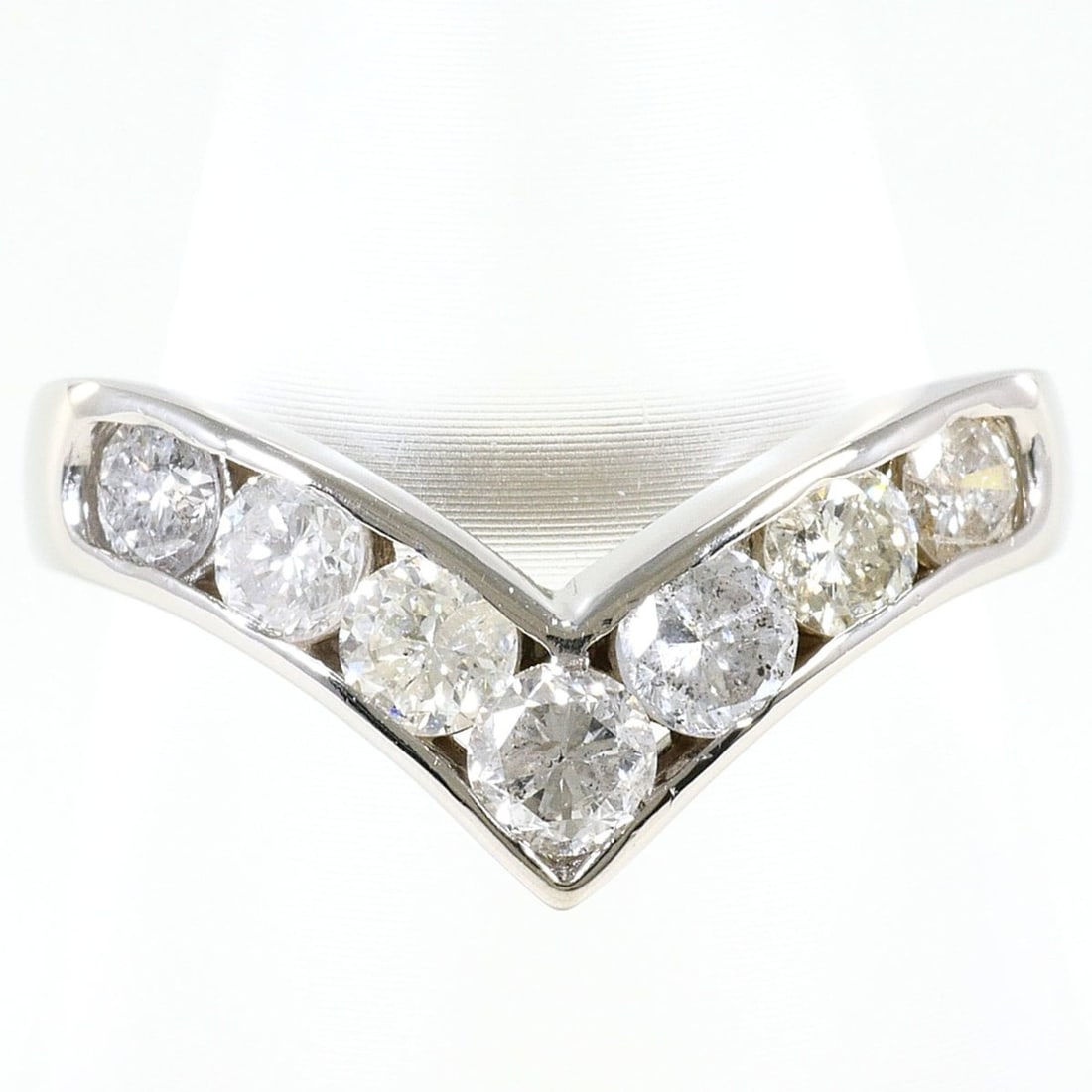 PT900 Platinum Ring, 1 Diamond (1.00ct), with Certificate of Authenticity, Total Weight 4.4g,: --- Catalog ---Category: SizeWidth: 9mm / 0.35''Weight: 4.4g / 0.15oz.JP Size: 11US Size: 6Category: DesignType: Band ringColor: PlatinumMetal: PlatinumStone: DiamondGender: WomenMaterial: Platinum 90