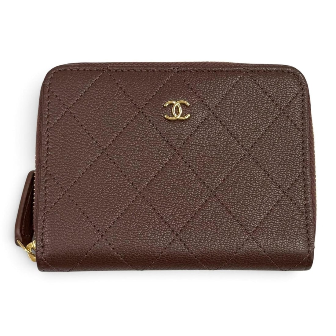 CHANEL AP4918 Coco Mark Round Zip Grained Goatskin Compact Wallet, Bi-fold Brown with Gold Hardware,: --- Catalog ---Category: SizeSize (HxWxD): 9cm x 12cm / 3.54'' x 4.72''Category: DesignType: Wallet (bi-fold)Color: BrownGender: WomenMaterial: Leather Leather/Fur Type: GoatskinCategory: GeneralMPN: 