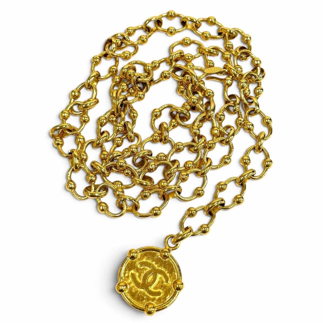 CHANEL Vintage 23 Coco Mark Chain Belt Gold Made in France Women's: --- Catalog ---Category: SizeLength: 106cm / 41.73''Category: DesignType: Chain beltColor: GoldGender: WomenCategory: GeneralMPN: 23Brand: ChanelCountry of Origin: France--- Item List ---Section: Cond