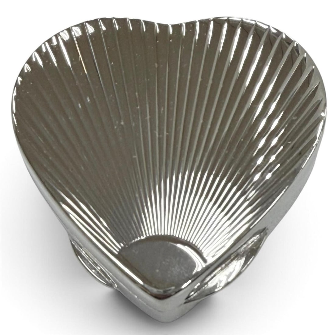 TIFFANY&Co. Tiffany 925 Heart Motif Pill Case, Small Item Silver, Made in Italy, Total Weight: --- Catalog ---Category: DesignType: OthersColor: SilverGender: WomenMaterial: Silver 925 Category: GeneralBrand: TiffanyCountry of Origin: ItalyCategory: Physical PropertiesSize (HxWxD): 4.6cm x 4.6c