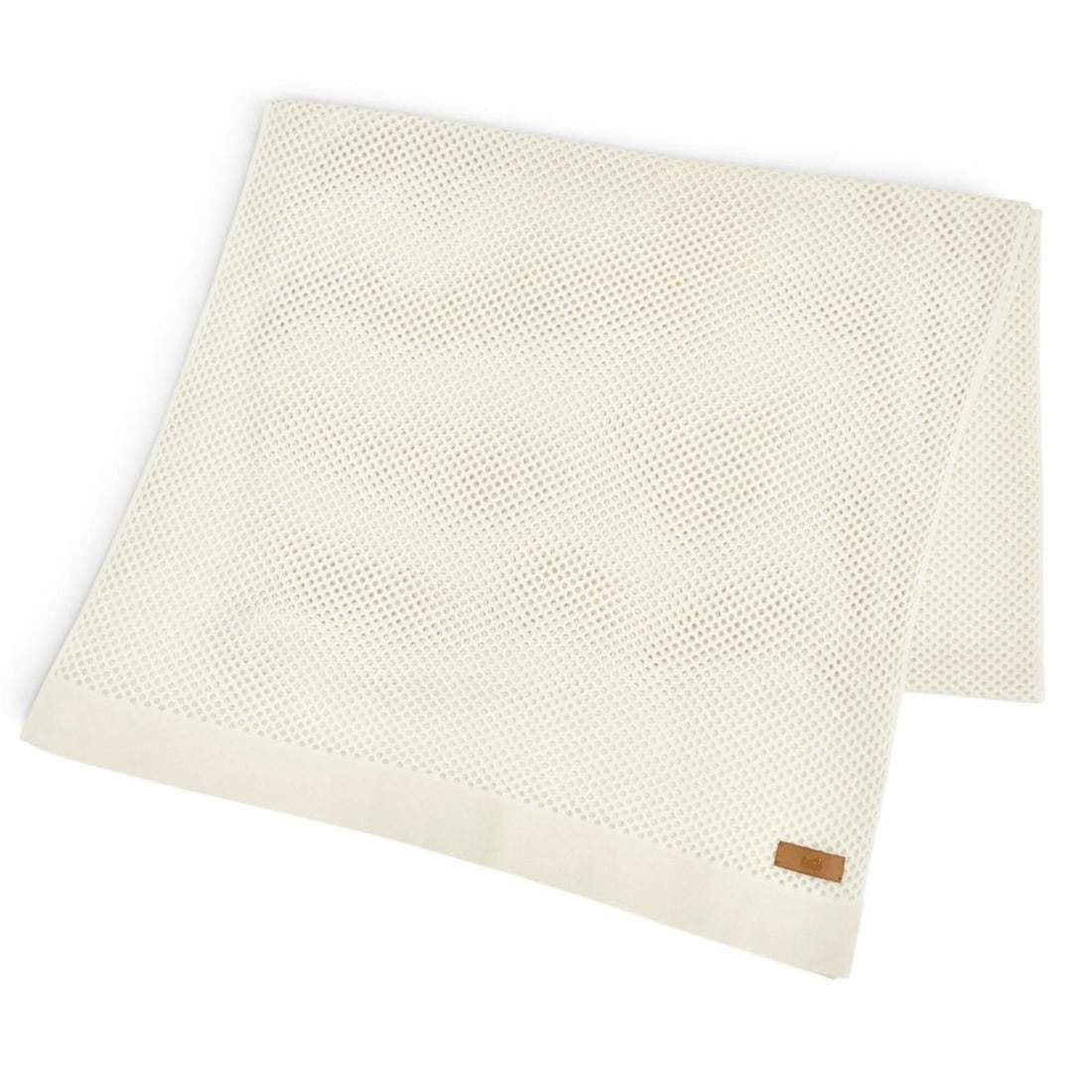 HERMES H259112S MAILLE FILET 100% Cashmere Stole/Scarf with Logo Leather Patch, Ivory, Made in: --- Catalog ---Category: SizeSize (LxW): 1.94m x 57cm / 76.37'' x 22.44''Category: DesignType: StoleColor: IvoryGender: WomenMaterial: Cashmere Category: GeneralMPN: H259112SBrand: HermesCountry of Or