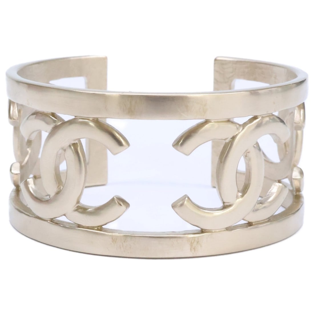 CHANEL B16B Coco Mark Bangle, Light Gold, Women's Bangle: --- Catalog ---Category: SizeLength: 16.5cm / 6.49''Category: DesignType: BangleGender: WomenMaterial: Gold platingCategory: GeneralBrand: Chanel--- Item List ---Section: ConditionRanking: Rank AB Use