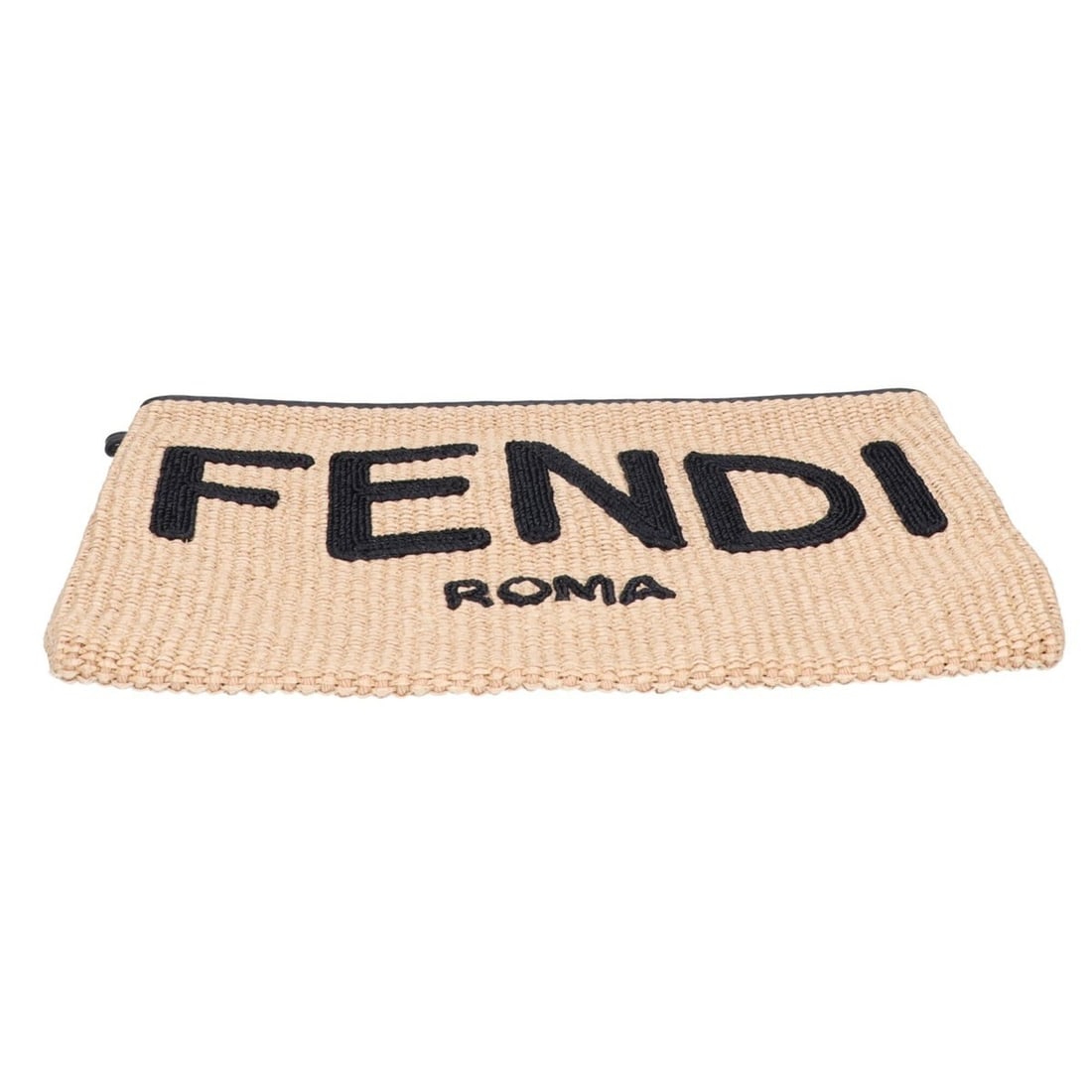 FENDI 8N0205 Raffia x Leather Logo Clutch Bag, Beige/Black, Women's: --- Catalog ---Category: SizeSize (HxWxD): 22.5cm x 33cm x 1cm / 8.85'' x 12.99'' x 0.39''Category: DesignType: Clutch bagColor: Beige, BlackGender: WomenMaterial: Raffia Category: GeneralBrand: Fendi