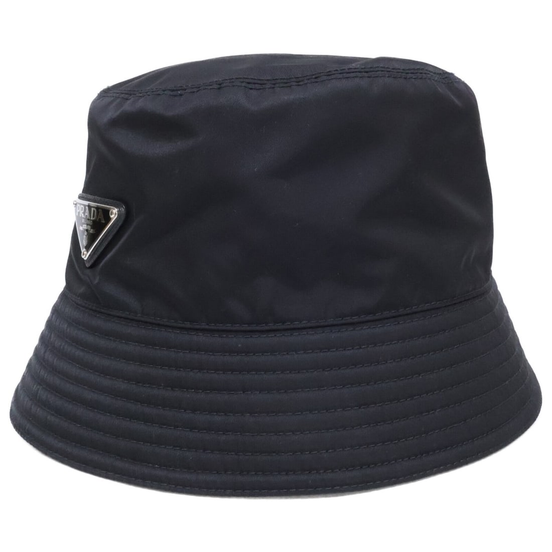 PRADA (Prada) 2022 Model 1HC137 2DMI Re-Nylon Triangle Logo Nylon Bucket Hat, Size M, Black, Men's: --- Catalog ---Category: DesignType: Bucket hatColor: BlackGender: MenMaterial: Nylon Category: GeneralBrand: PradaCategory: MeasurementsCircumference: 57cm / 22.44''--- Item List ---Section: Conditio