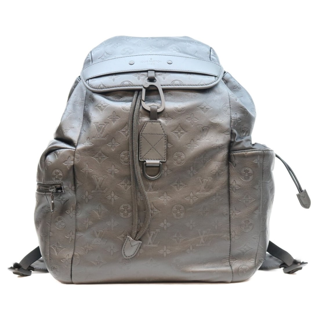 LOUIS VUITTON M43680 Monogram Shadow Discovery Backpack, Black with Hardware, Men's: --- Catalog ---Category: SizeSize (HxWxD): 45cm x 30cm x 17cm / 17.71'' x 11.81'' x 6.69''Category: DesignType: BackpackColor: BlackGender: MenMaterial: Monogram Shadow Category: GeneralBrand: Louis V