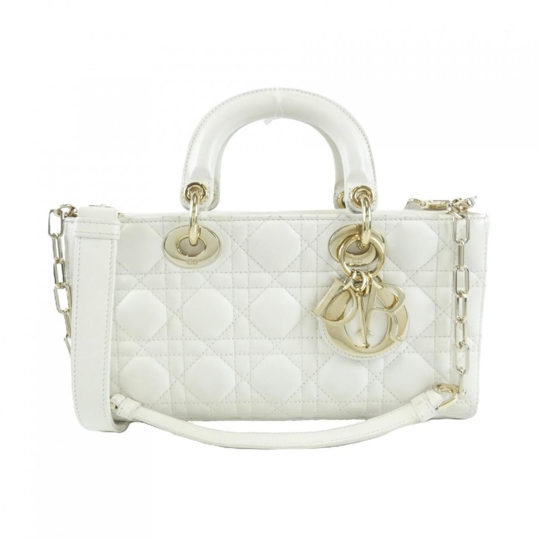 Christian Dior Lady D-Joy Medium Handbag M0540ONGE: --- Catalog ---Category: SizeSize (HxWxD): 14cm x 26cm x 5cm / 5.51'' x 10.23'' x 1.96''Category: DesignType: HandbagColor: WhiteGender: WomenMaterial: Leather Leather/Fur Type: Lamb leatherCategory: