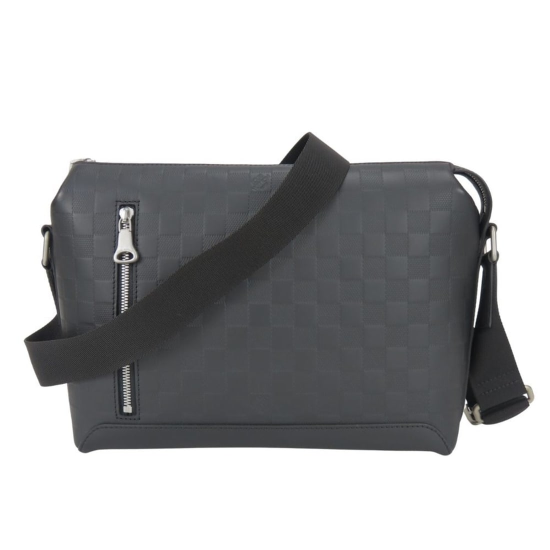 Louis Vuitton Discovery Messenger PM N42415 Damier Infini Onyx Crossbody Bag for Men LOUIS VUITTON: --- Catalog ---Category: SizeSize (HxWxD): 22cm x 28.5cm x 9.5cm / 8.66'' x 11.22'' x 3.74''Category: DesignType: Messenger bagColor: Galle, OnyxGender: MenMaterial: Damier Infini Category: