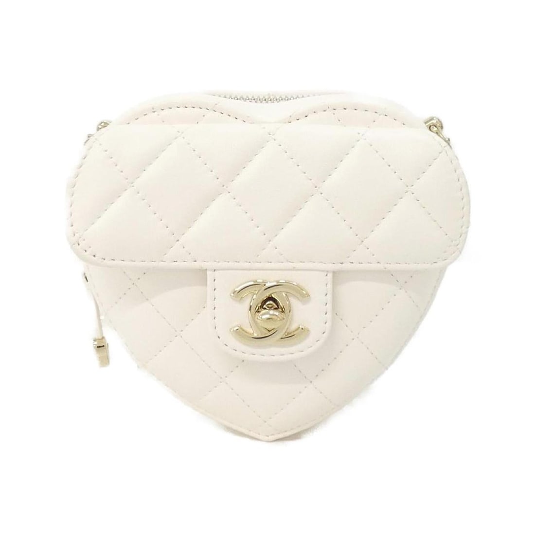 Chanel AP2784 Shoulder Bag: --- Catalog ---Category: SizeSize (HxWxD): 12cm x 13cm x 4cm / 4.72'' x 5.11'' x 1.57''Category: DesignType: Shoulder bagColor: WhiteGender: WomenMaterial: Leather Hardware Color: GoldLeather/Fur Type