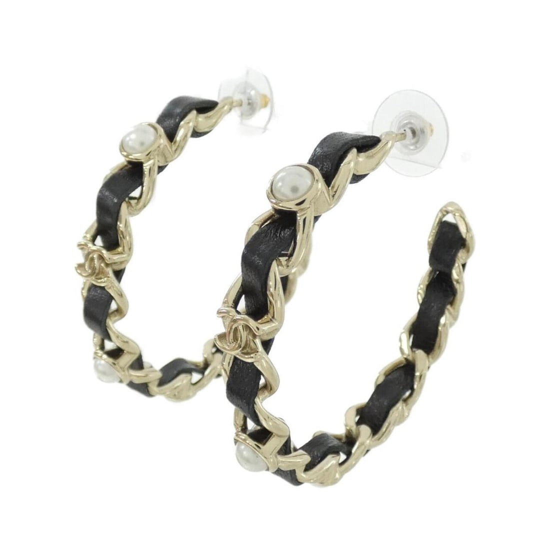 Chanel AB2674 Earrings: --- Catalog ---Category: SizeSize (HxWxD): 40.00mm x 7.00mm / 1.57'' x 0.28''Category: DesignType: Stud earringsColor: Black, WhiteGender: WomenMaterial: LeatherLeather/Fur Type: Lamb
