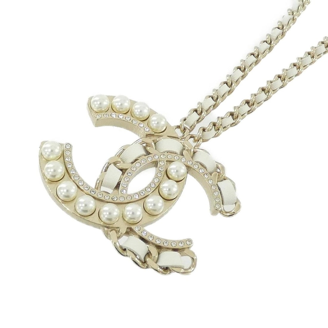 Chanel AB0124 Necklace: --- Catalog ---Category: SizePendant Size: 40mm x 50mm / 1.57'' x 1.96''Neck Circumference: 42 cm / 16.53''Category: DesignColor: Gold, WhiteGender: WomenMaterial: LeatherNecklace Type:
