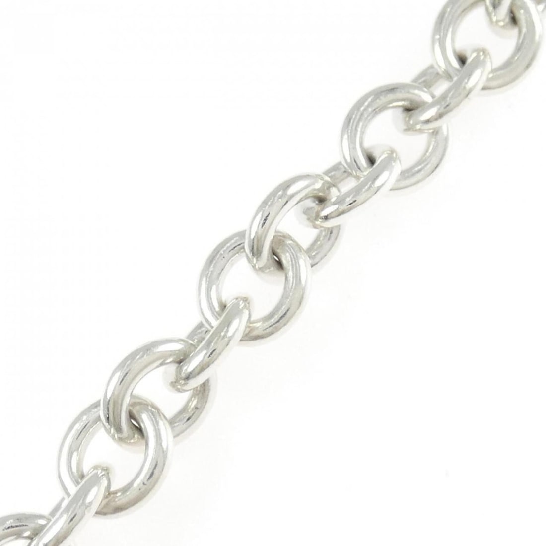 Tiffany Round Link Medium Bracelet: --- Catalog ---Category: SizeLength: 20.5cm / 8.07''Category: DesignType: Charm braceletGender: WomenMaterial: Silver 925Category: GeneralBrand: Tiffany--- Item List ---Section: ConditionRanking: