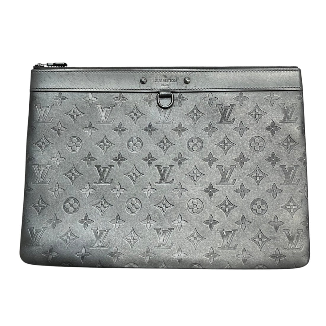 Louis Vuitton Pochette Discovery Clutch Bag, Monogram Shadow Leather, M62903: --- Catalog ---Category: SizeSize (HxWxD): 25.5cm x 36cm x 5.00mm / 10.03'' x 14.17'' x 0.19''Category: DesignType: Clutch bag, PochetteColor: BlackGender: Women,MenClosure: ZipperMaterial: Leather Ca