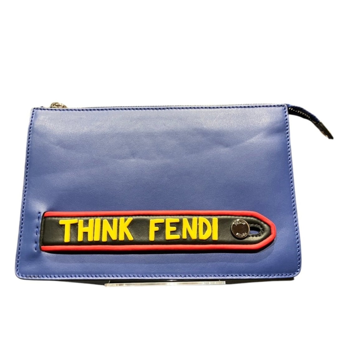 Fendi Vocabulary Pochette Clutch Bag, Calf Leather, 7VA350: --- Catalog ---Category: SizeSize (HxWxD): 15cm x 23cm x 2cm / 5.9'' x 9.05'' x 0.78''Category: DesignType: Clutch bag, PochetteColor: BlueGender: WomenClosure: ZipperMaterial: Leather Leather/Fur Typ