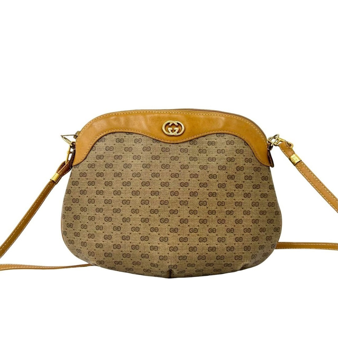 GUCCI Vintage Micro GG Logo Leather Shoulder Bag/Pouch (Brown) - 20272: --- Catalog ---Category: SizeSize (HxWxD): 18.5cm x 25.5cm x 9cm / 7.28'' x 10.03'' x 3.54''Category: DesignType: Pochette, Shoulder bagColor: BrownGender: WomenMaterial: PVC , Leather Category: Gener