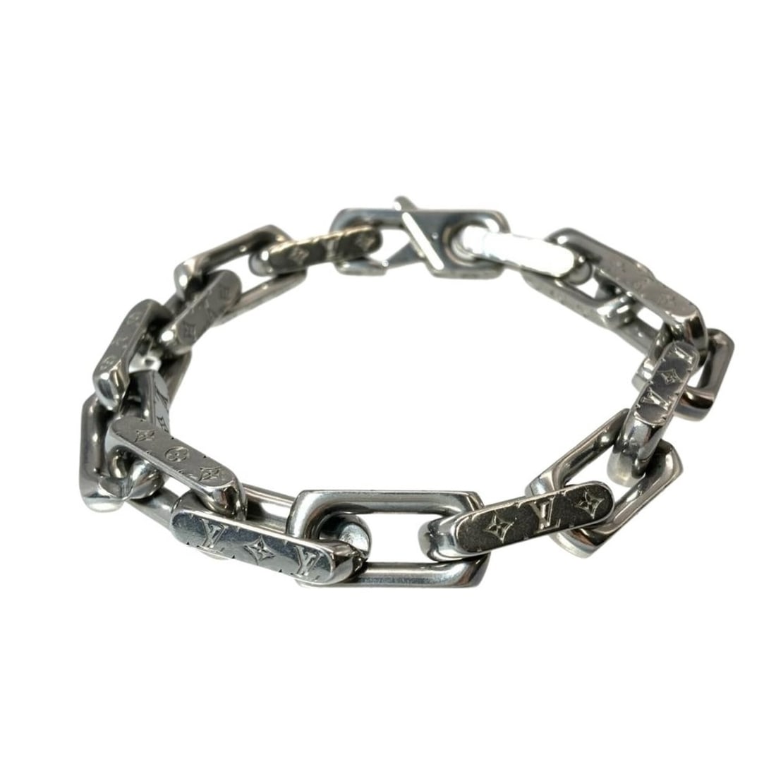 Louis Vuitton LOUIS VUITTON Chain Monogram Bracelet Metal M00309 Silver LE5205 Men's: --- Catalog ---Category: SizeSize: LLength: 19cm / 7.48''Category: DesignType: Charm braceletColor: SilverGender: MenMaterial: MetalColor Grade: LCategory: GeneralLine: MonogramBrand: Louis VuittonCou