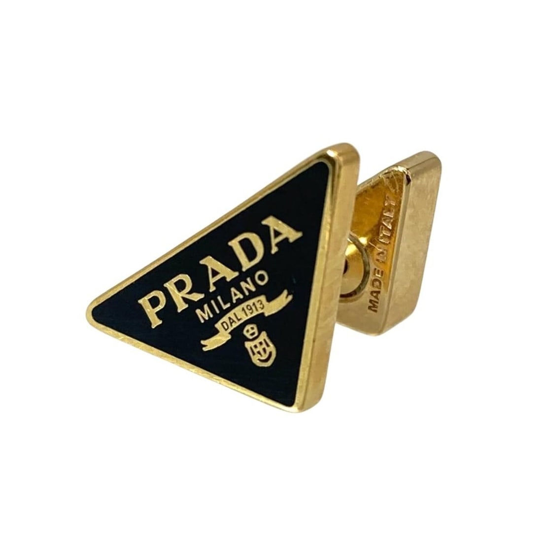 Prada logo enamel metal earring (single earring) in black and gold. Suitable for both men women.: --- Catalog ---Category: SizeSize (HxWxD): 10.00mm x 17.00mm / 0.39'' x 0.67''Category: DesignType: Stud earringsGender: Men,WomenMaterial: Enamel, MetalSingle earring: YesCategory: GeneralBrand: