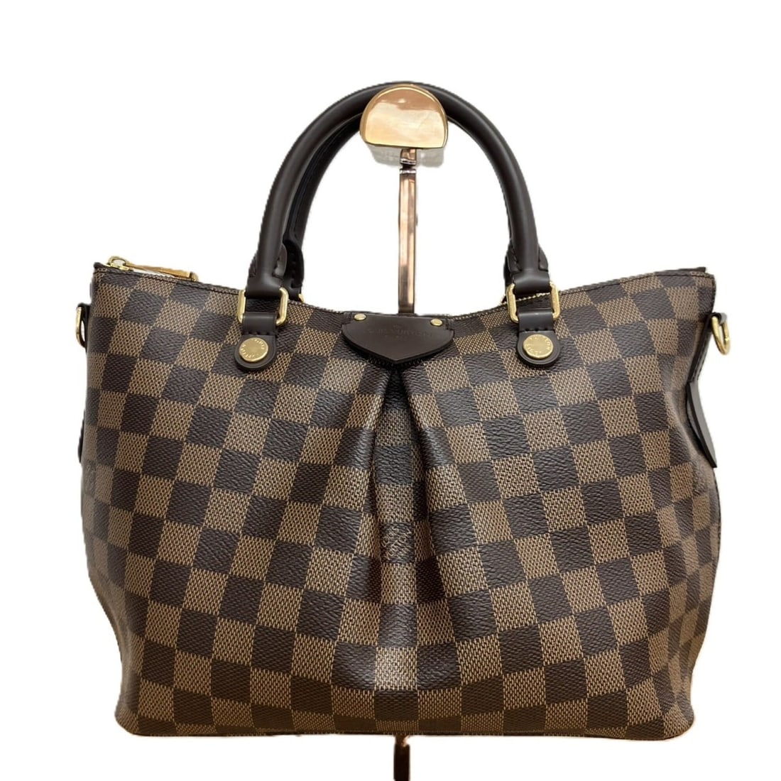 Louis Vuitton N41545 Damier Siena PM Bag: --- Catalog ---Category: SizeSize (HxWxD): 20cm x 29cm x 12cm / 7.87'' x 11.41'' x 4.72''Category: DesignType: Shoulder bagColor: BrownGender: WomenMaterial: PVC Category: GeneralLine: DamierBrand: