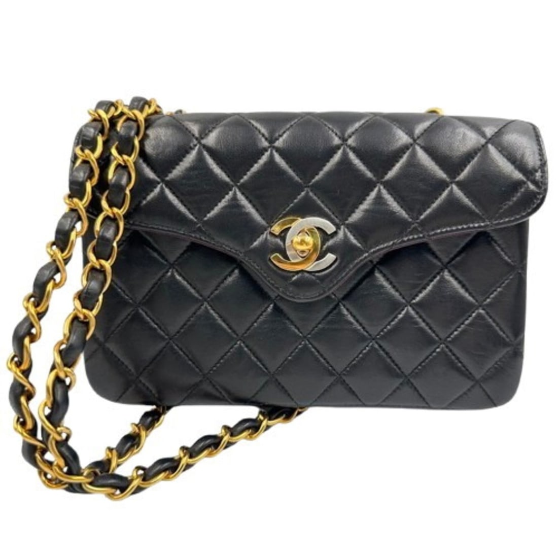CHANEL Chain Matelassé 18 Shoulder Bag, Paris Limited Edition, Lambskin Leather: --- Catalog ---Category: SizeSize (HxWxD): 11.5cm x 18cm x 6cm / 4.52'' x 7.08'' x 2.36''Category: DesignType: Shoulder bagColor: BlackGender: WomenMaterial: Leather Leather/Fur Type: Lamb leatherCate