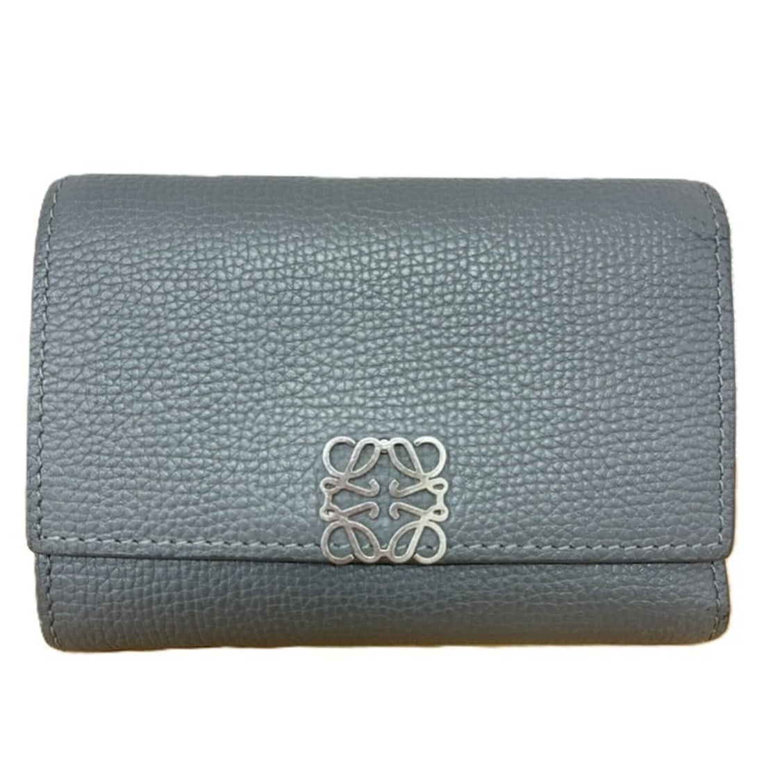 LOEWE trifold wallet, gray.: --- Catalog ---Category: SizeSize (HxWxD): 8cm x 11.8cm x 2.5cm / 3.14'' x 4.64'' x 0.98''Category: DesignType: Wallet (tri-fold)Color: GrayGender: WomenCategory: GeneralBrand: Loewe--- Item List ---S