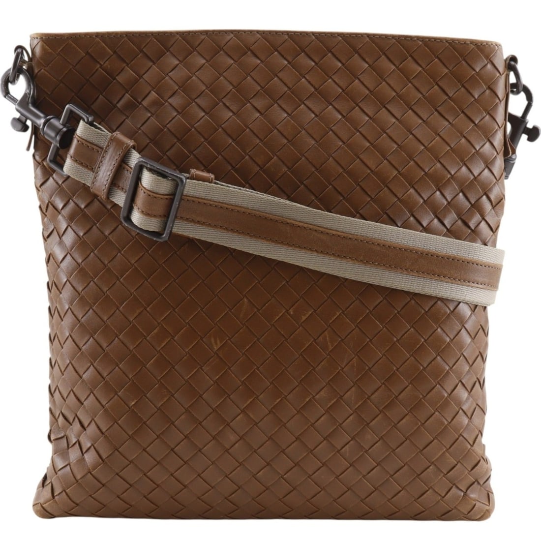 Bottega Veneta Intrecciato Shoulder Bag, Leather, Brown, Crossbody, A5 Size, Men's: --- Catalog ---Category: SizeWeight: 480g / 1.05lb.Strap Drop: 68cm / 26.77''Size (HxWxD): 28cm x 26cm x 2cm / 11.02'' x 10.23'' x 0.78''Category: DesignType: Shoulder bagColor: BrownGender: MenMateri