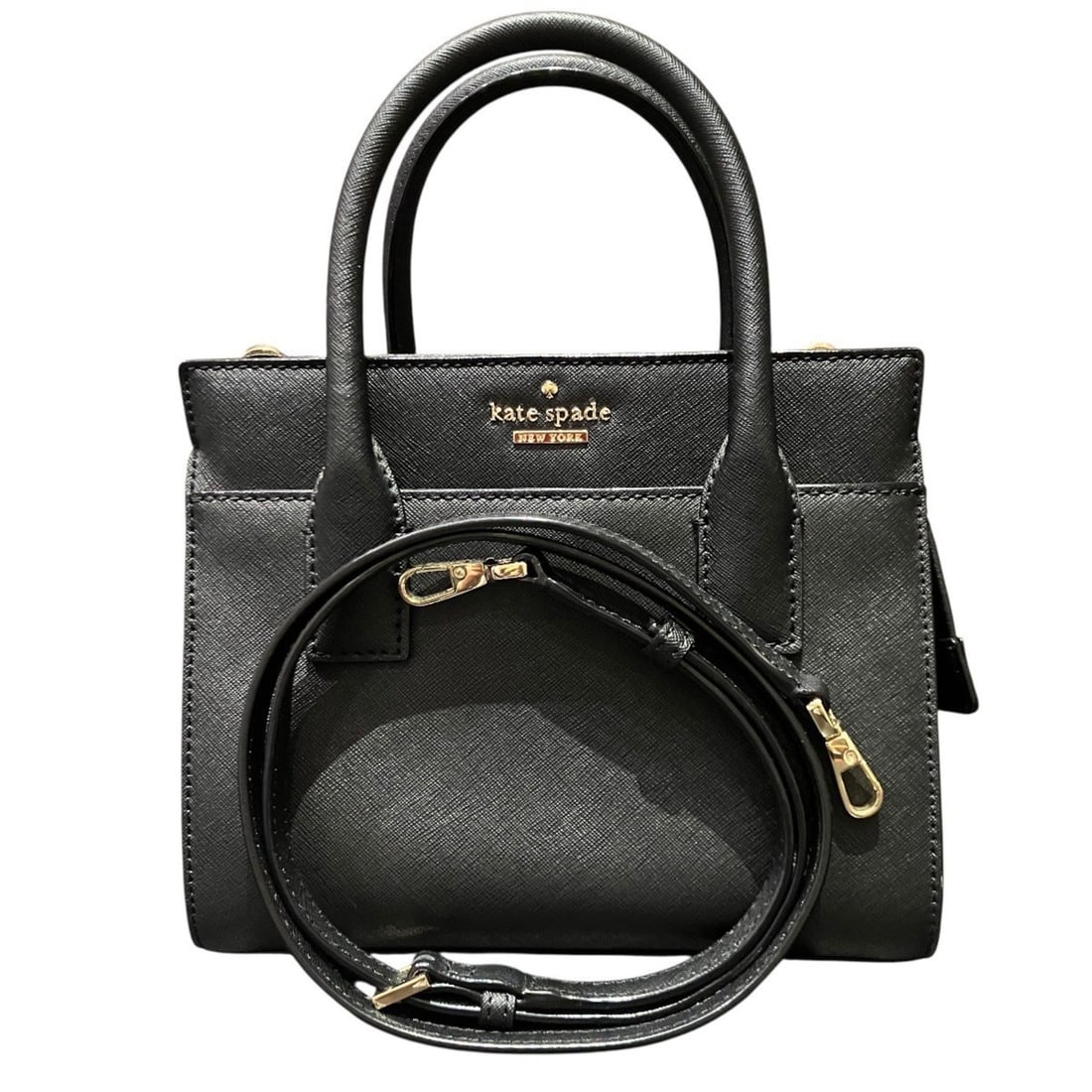 Kate Spade handbag, PVC: --- Catalog ---Category: SizeSize (HxWxD): 18cm x 11.5cm / 7.08'' x 4.52''Category: DesignType: HandbagColor: BlackGender: WomenMaterial: PVC Category: GeneralBrand: Kate Spade--- Item List ---Section