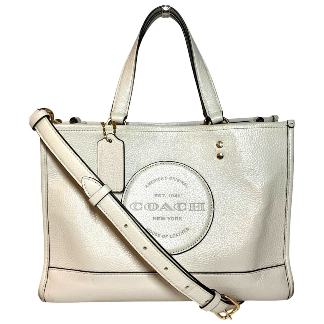 Coach Dempsey Carryall with Patches Handbag Leather C2004: --- Catalog ---Category: SizeSize (HxWxD): 21.5cm x 13cm / 8.46'' x 5.11''Category: DesignType: HandbagColor: WhiteGender: WomenMaterial: Leather Category: GeneralMPN: C2004Brand: Coach--- Item List -