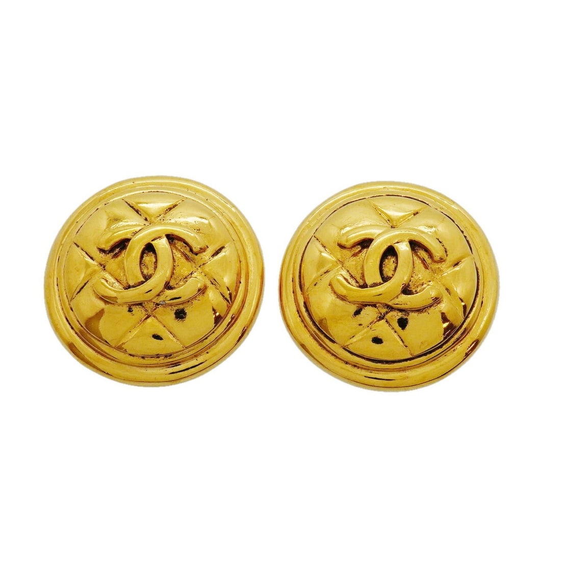 Chanel earrings, Coco Mark, Matelassé, Circle, GP plated, gold, women's.: --- Catalog ---Category: SizeSize (HxWxD): 30.10mm x 30.50mm / 1.19'' x 1.20''Category: DesignType: Clip earringsColor: GoldGender: WomenMaterial: Gold platingCategory: GeneralBrand: Chanel--- Item Li